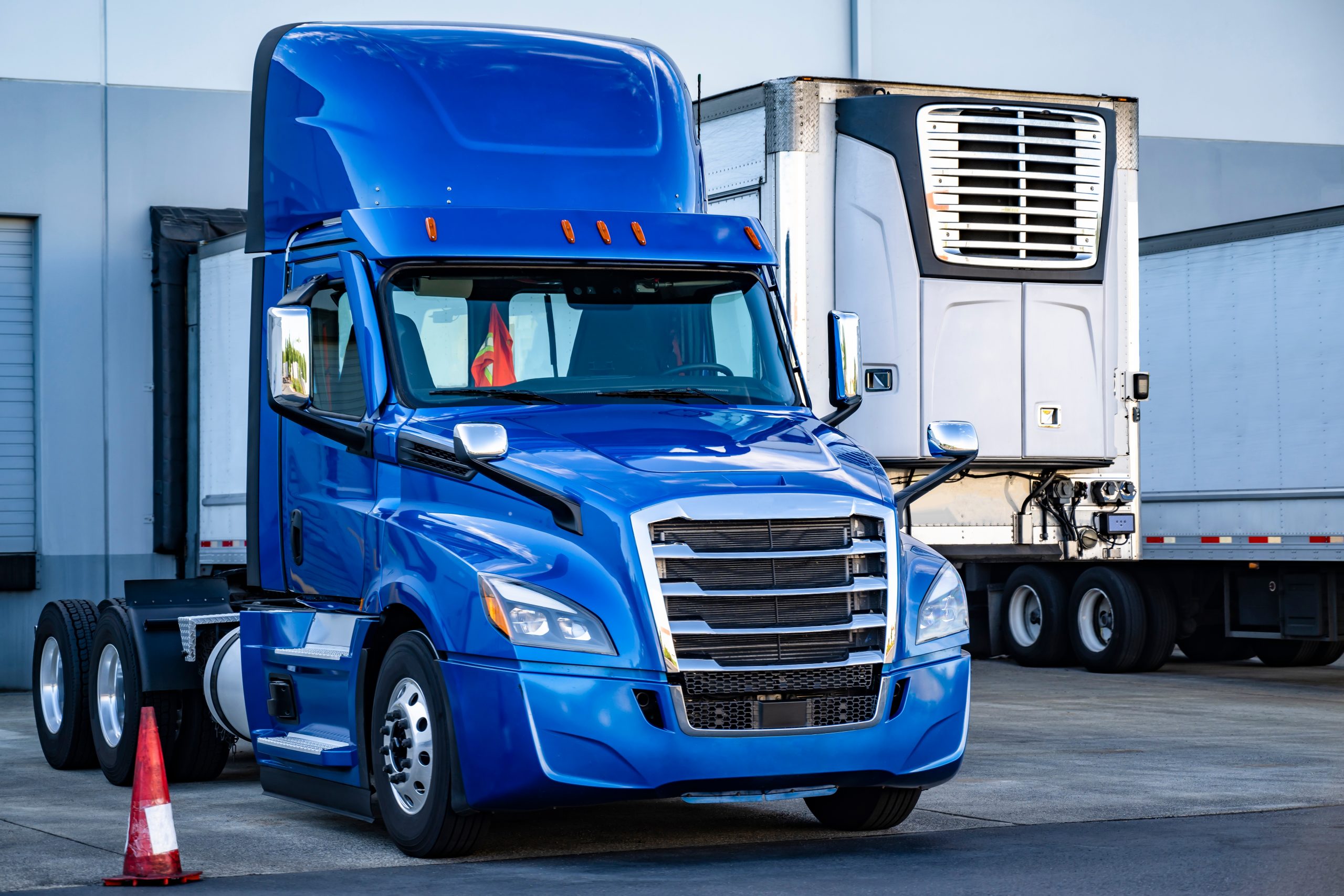 Industrial,Shine,Blue,Powerful,Carrier,Big,Rig,Semi,Truck,Tractor